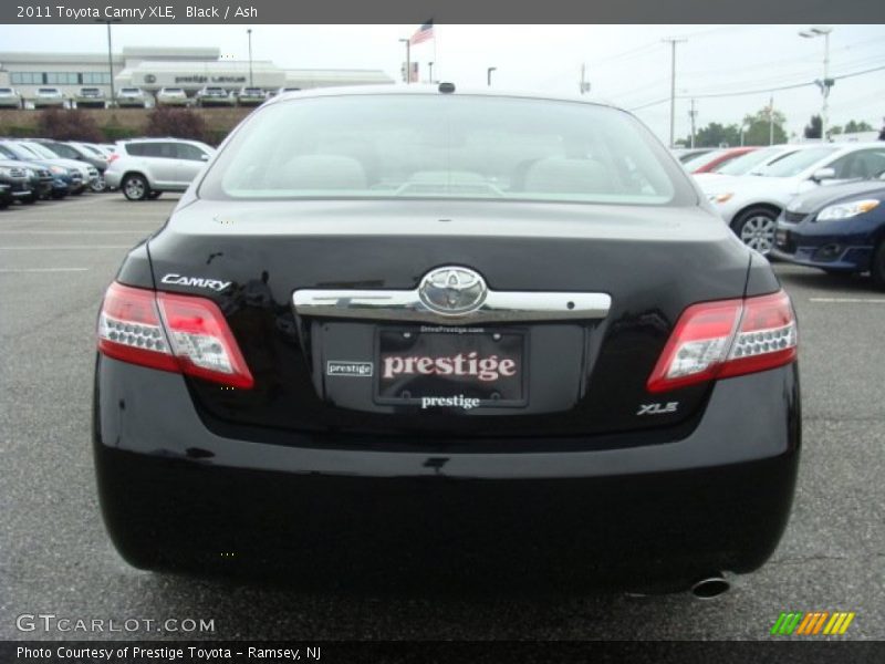 Black / Ash 2011 Toyota Camry XLE