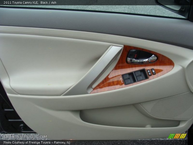 Black / Ash 2011 Toyota Camry XLE