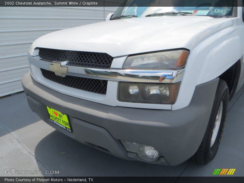 Summit White / Graphite 2002 Chevrolet Avalanche