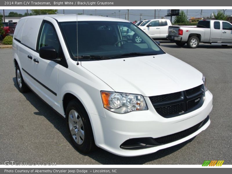 Front 3/4 View of 2014 C/V Tradesman