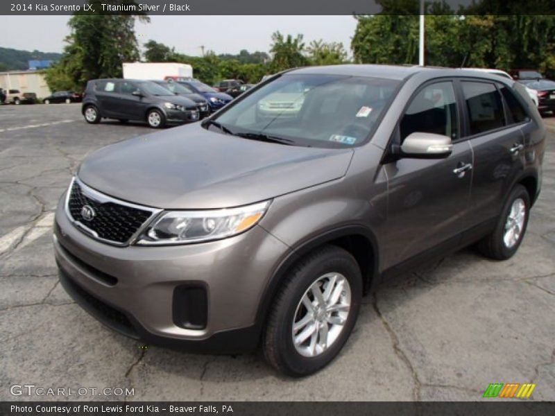 Front 3/4 View of 2014 Sorento LX
