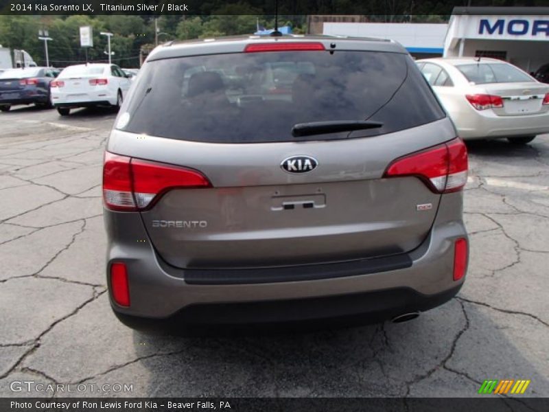 Titanium Silver / Black 2014 Kia Sorento LX