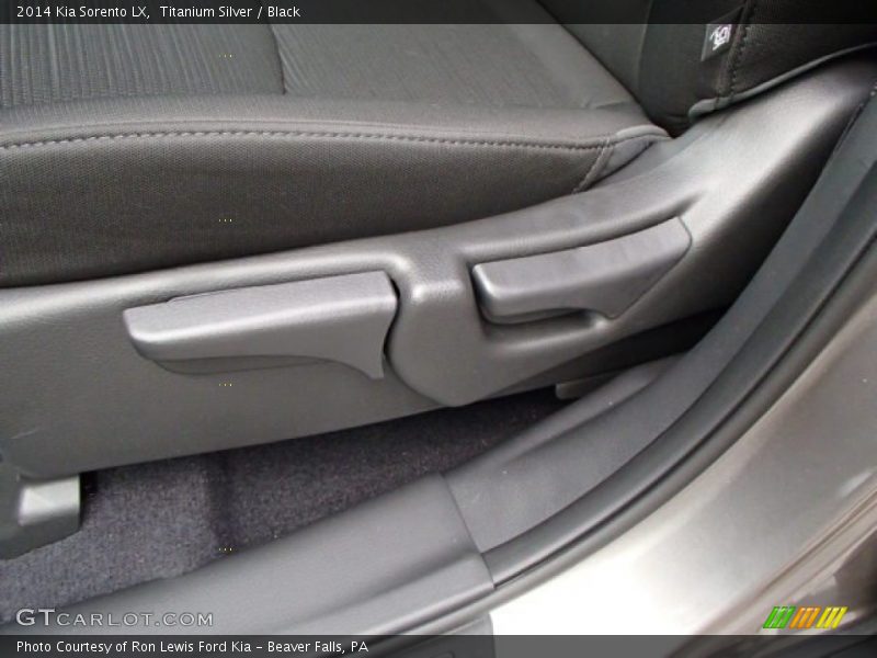 Titanium Silver / Black 2014 Kia Sorento LX