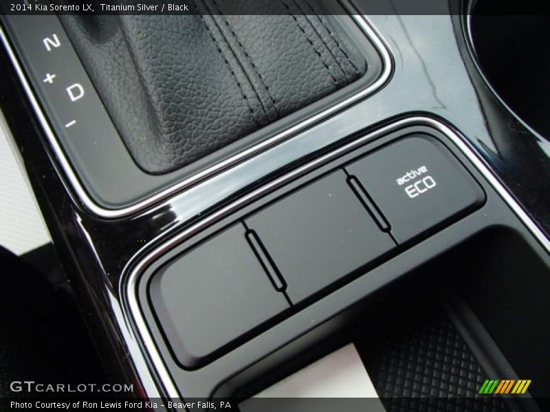 Titanium Silver / Black 2014 Kia Sorento LX