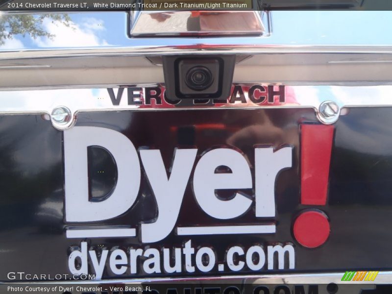 White Diamond Tricoat / Dark Titanium/Light Titanium 2014 Chevrolet Traverse LT