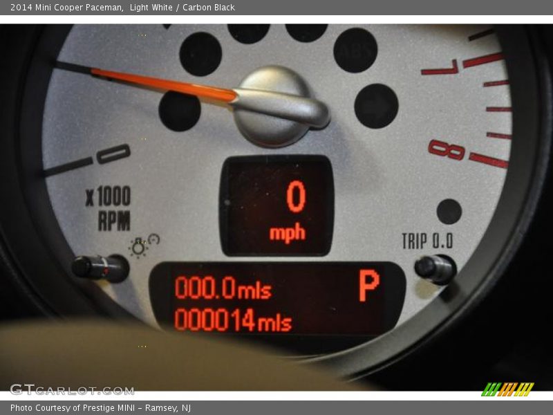 Light White / Carbon Black 2014 Mini Cooper Paceman