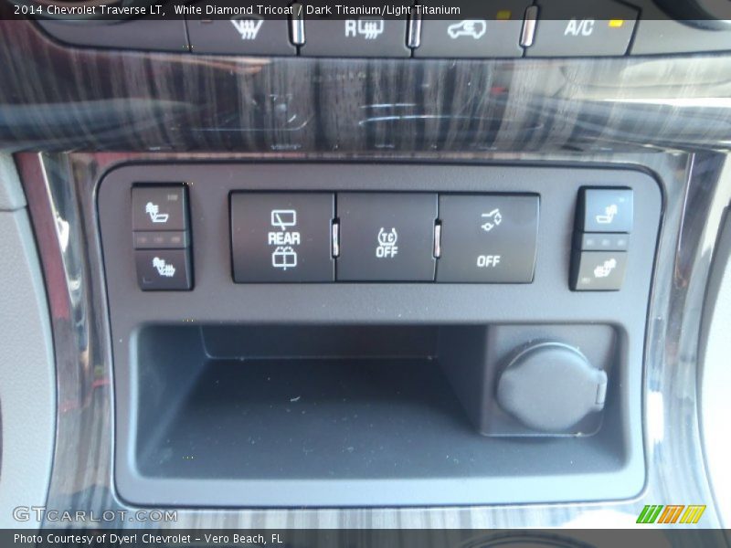 White Diamond Tricoat / Dark Titanium/Light Titanium 2014 Chevrolet Traverse LT