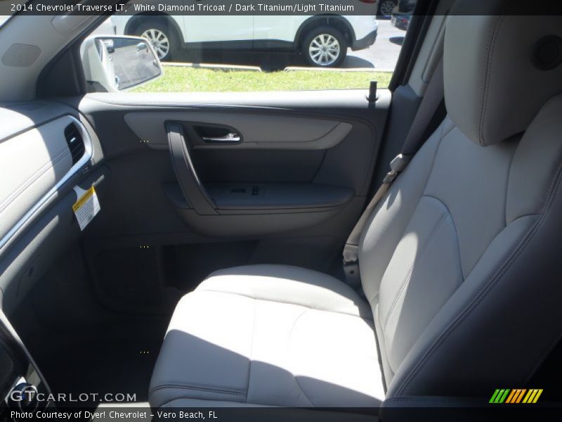 White Diamond Tricoat / Dark Titanium/Light Titanium 2014 Chevrolet Traverse LT