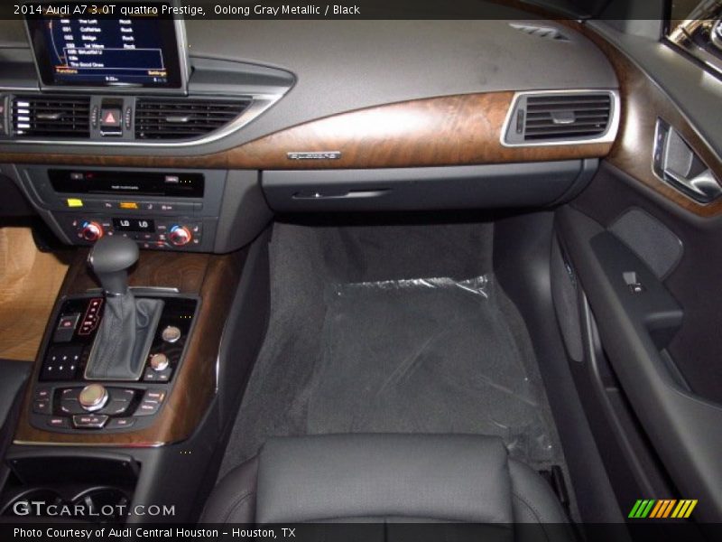 Dashboard of 2014 A7 3.0T quattro Prestige
