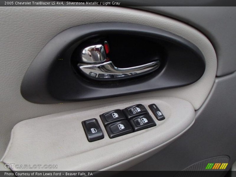 Silverstone Metallic / Light Gray 2005 Chevrolet TrailBlazer LS 4x4