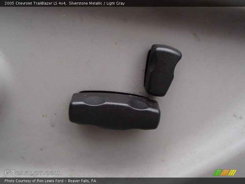 Silverstone Metallic / Light Gray 2005 Chevrolet TrailBlazer LS 4x4