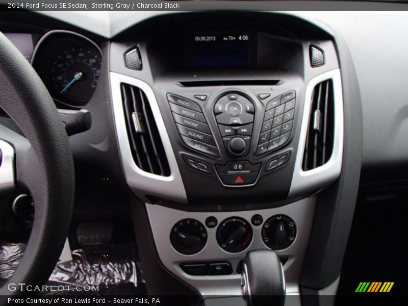 Sterling Gray / Charcoal Black 2014 Ford Focus SE Sedan