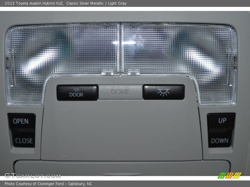 Classic Silver Metallic / Light Gray 2013 Toyota Avalon Hybrid XLE