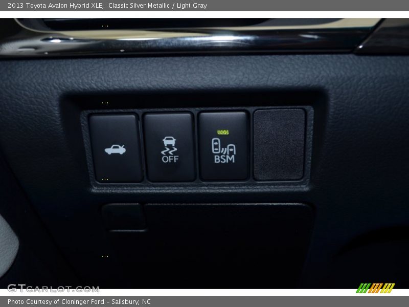 Classic Silver Metallic / Light Gray 2013 Toyota Avalon Hybrid XLE