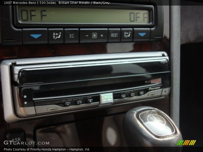 Controls of 1997 S 500 Sedan