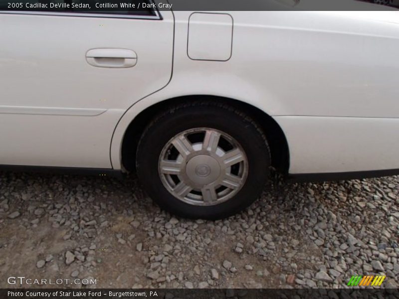 Cotillion White / Dark Gray 2005 Cadillac DeVille Sedan