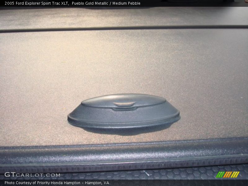 Pueblo Gold Metallic / Medium Pebble 2005 Ford Explorer Sport Trac XLT