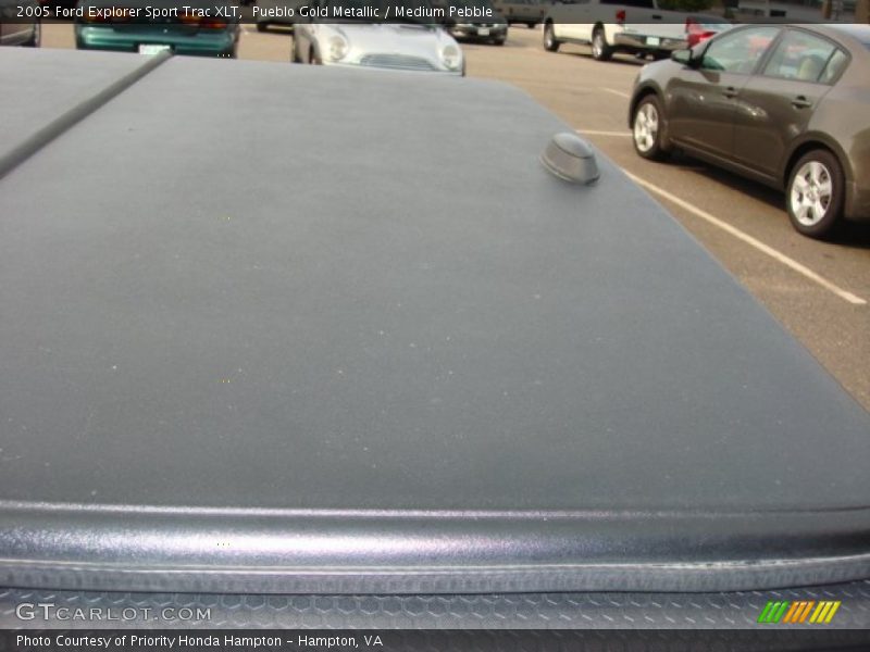 Pueblo Gold Metallic / Medium Pebble 2005 Ford Explorer Sport Trac XLT