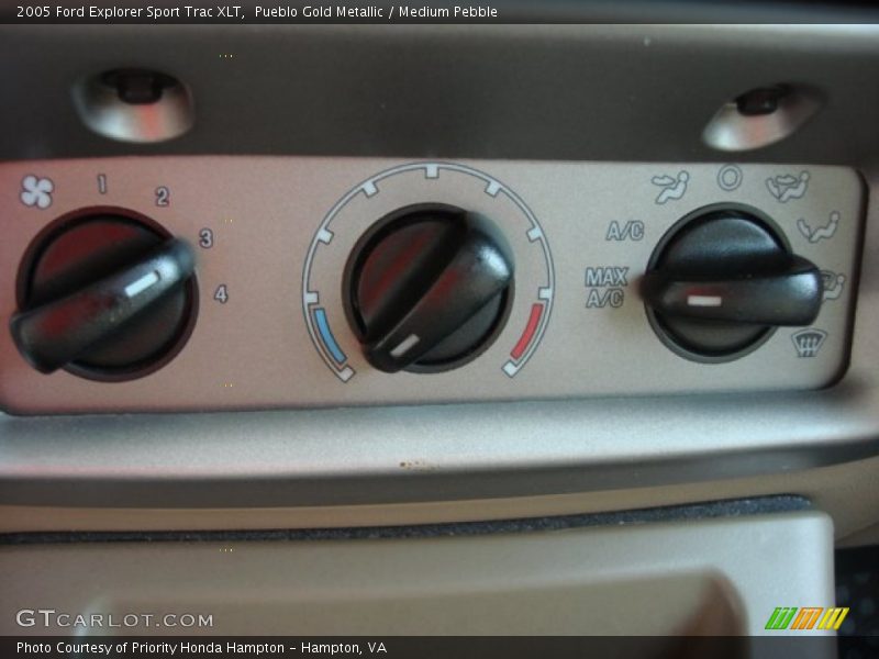 Pueblo Gold Metallic / Medium Pebble 2005 Ford Explorer Sport Trac XLT