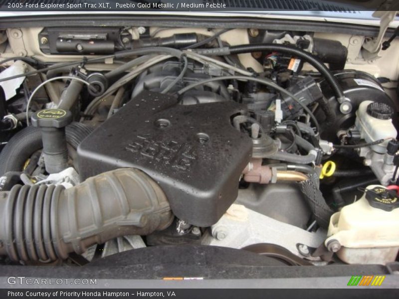 Pueblo Gold Metallic / Medium Pebble 2005 Ford Explorer Sport Trac XLT