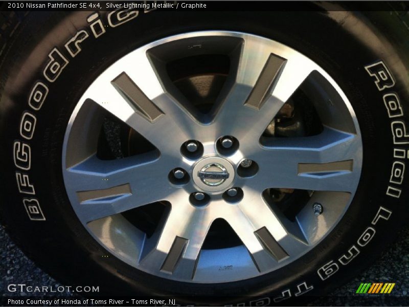 Silver Lightning Metallic / Graphite 2010 Nissan Pathfinder SE 4x4