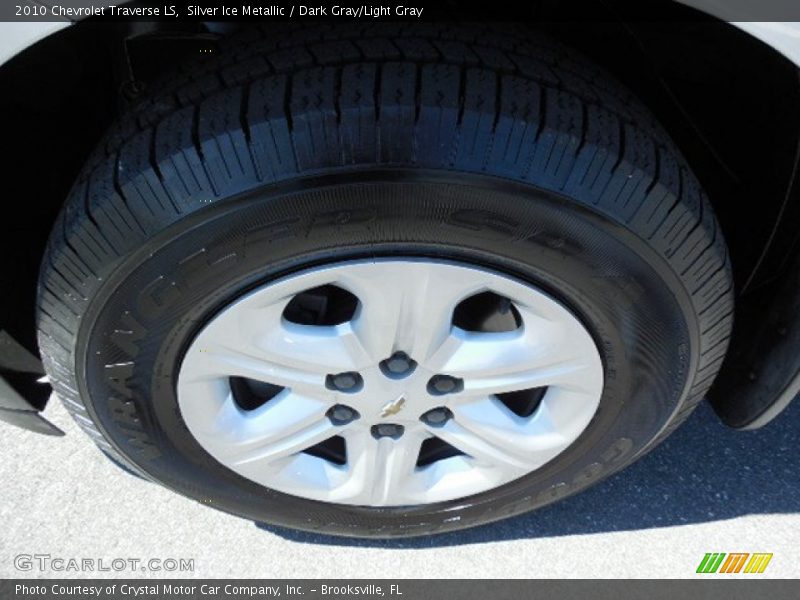 Silver Ice Metallic / Dark Gray/Light Gray 2010 Chevrolet Traverse LS