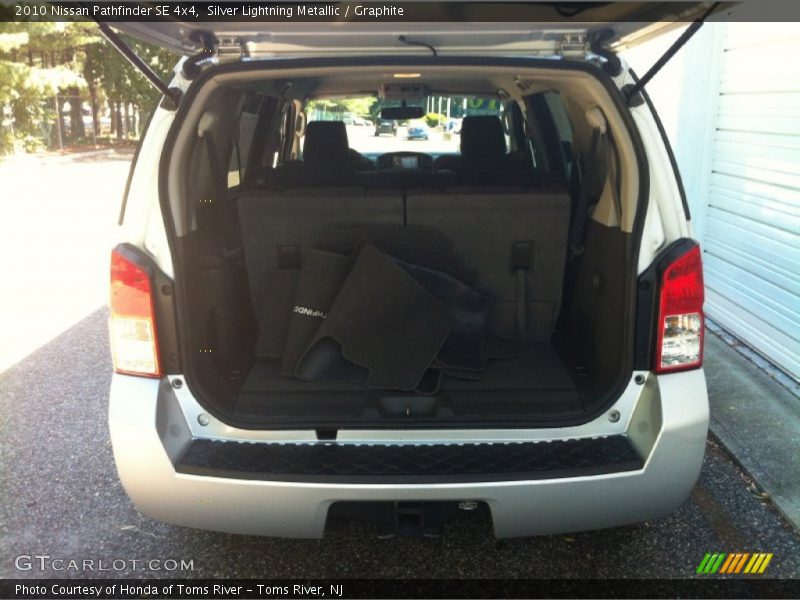 Silver Lightning Metallic / Graphite 2010 Nissan Pathfinder SE 4x4