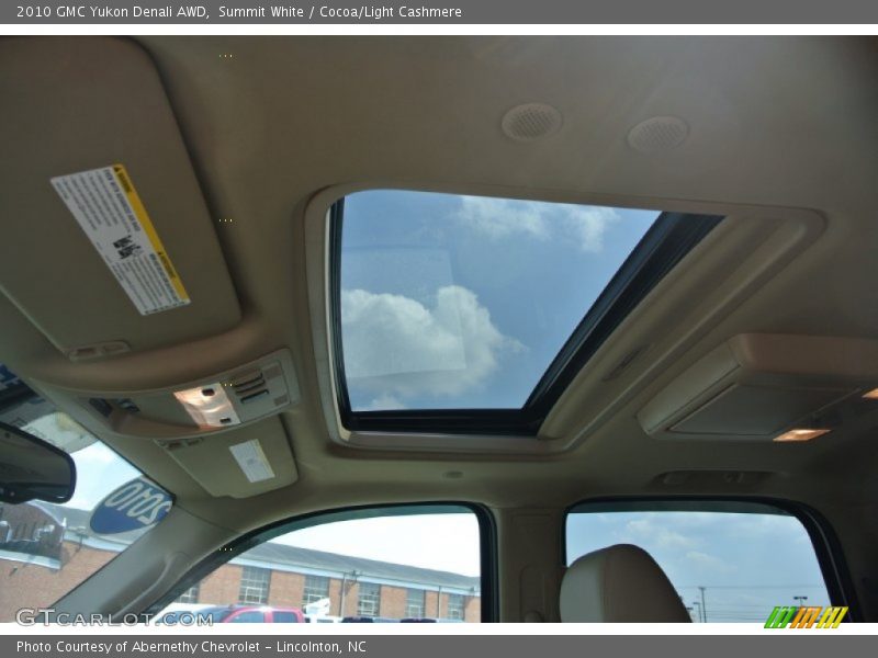 Summit White / Cocoa/Light Cashmere 2010 GMC Yukon Denali AWD