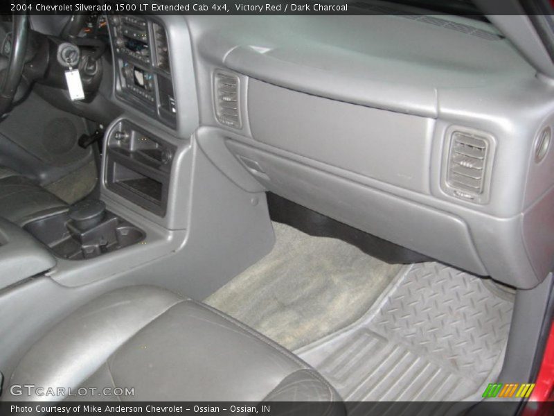 Victory Red / Dark Charcoal 2004 Chevrolet Silverado 1500 LT Extended Cab 4x4