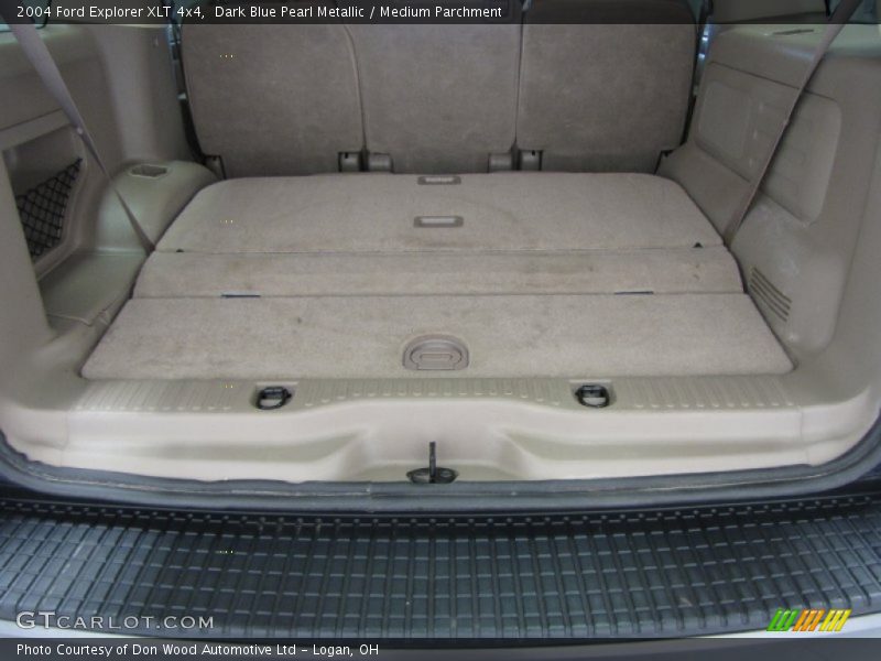 Dark Blue Pearl Metallic / Medium Parchment 2004 Ford Explorer XLT 4x4