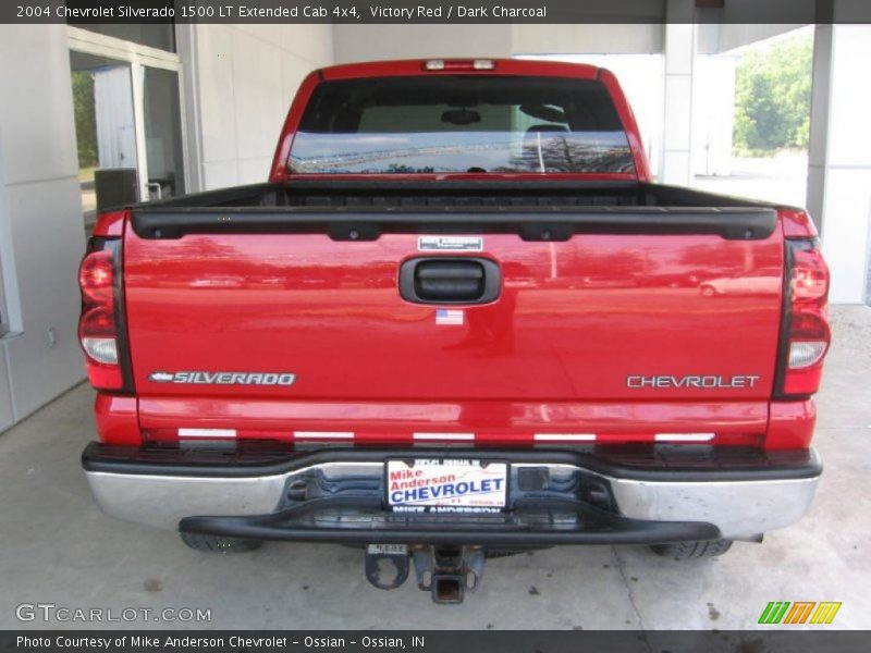 Victory Red / Dark Charcoal 2004 Chevrolet Silverado 1500 LT Extended Cab 4x4