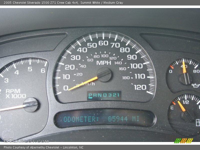 Summit White / Medium Gray 2005 Chevrolet Silverado 1500 Z71 Crew Cab 4x4