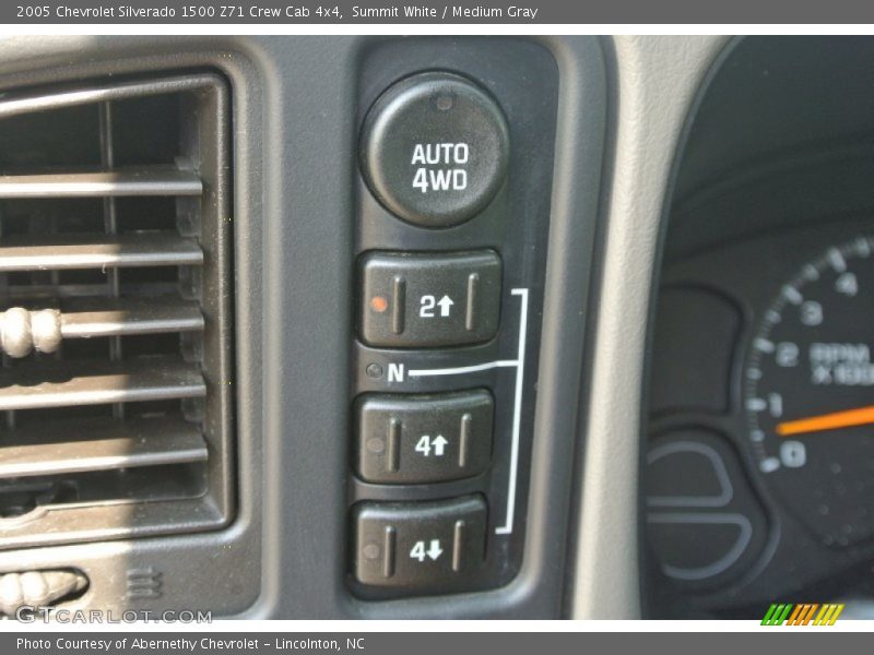 Summit White / Medium Gray 2005 Chevrolet Silverado 1500 Z71 Crew Cab 4x4