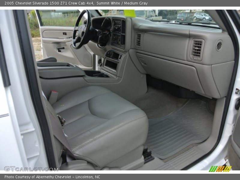 Summit White / Medium Gray 2005 Chevrolet Silverado 1500 Z71 Crew Cab 4x4