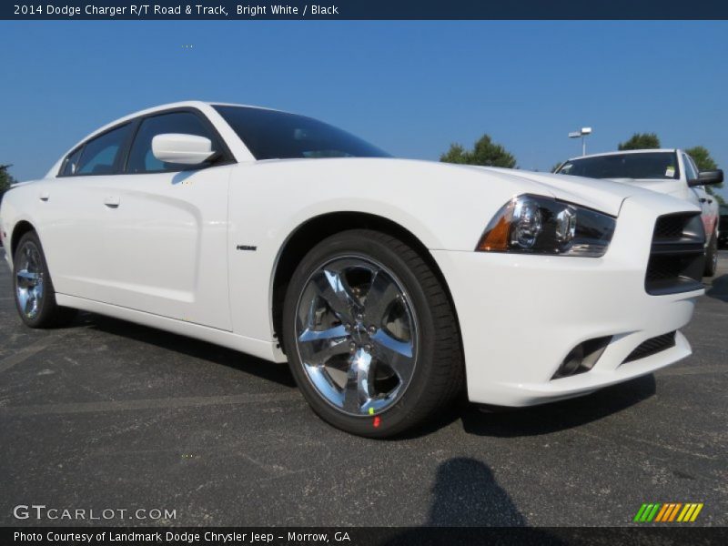 Front 3/4 View of 2014 Charger R/T Road & Track