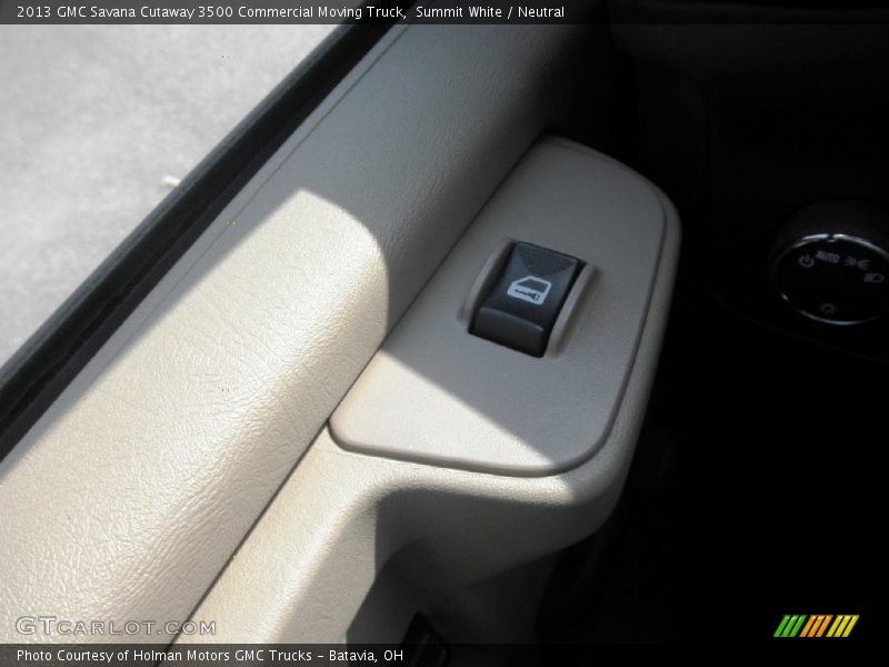 Summit White / Neutral 2013 GMC Savana Cutaway 3500 Commercial Moving Truck
