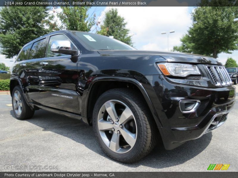 Front 3/4 View of 2014 Grand Cherokee Overland