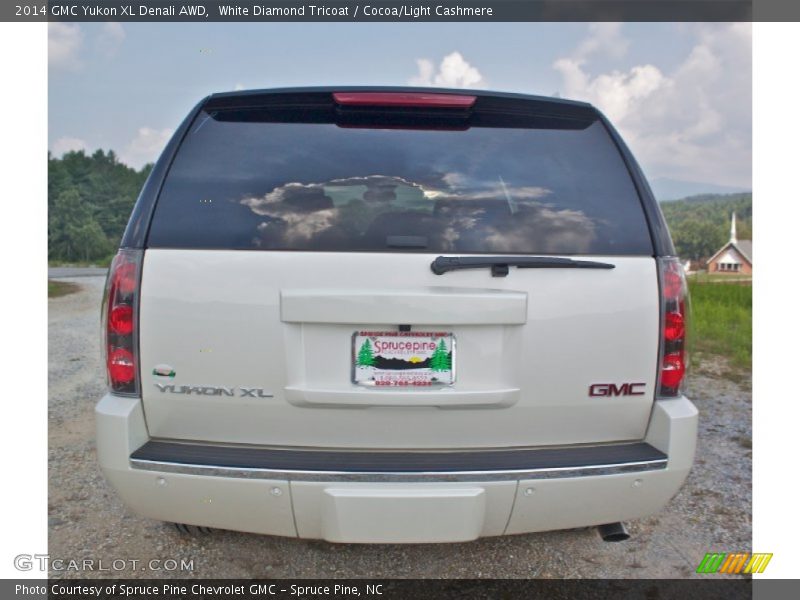 White Diamond Tricoat / Cocoa/Light Cashmere 2014 GMC Yukon XL Denali AWD