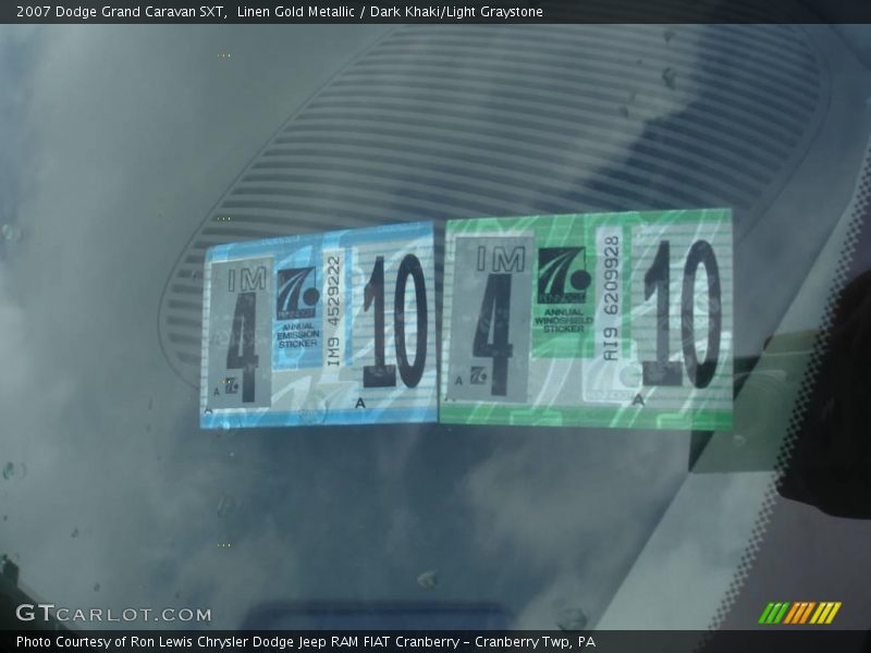 Linen Gold Metallic / Dark Khaki/Light Graystone 2007 Dodge Grand Caravan SXT