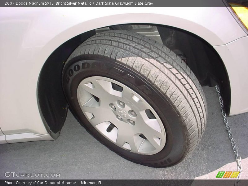 Bright Silver Metallic / Dark Slate Gray/Light Slate Gray 2007 Dodge Magnum SXT