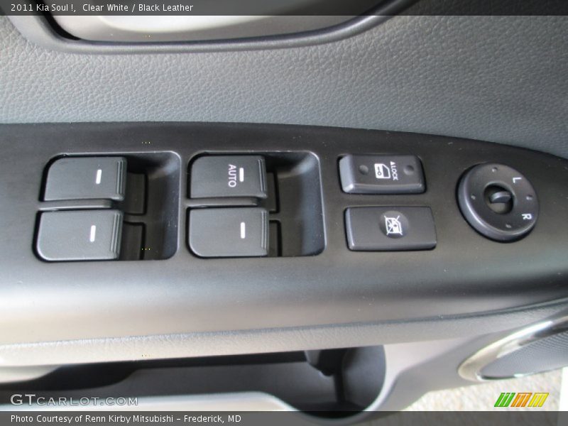 Clear White / Black Leather 2011 Kia Soul !
