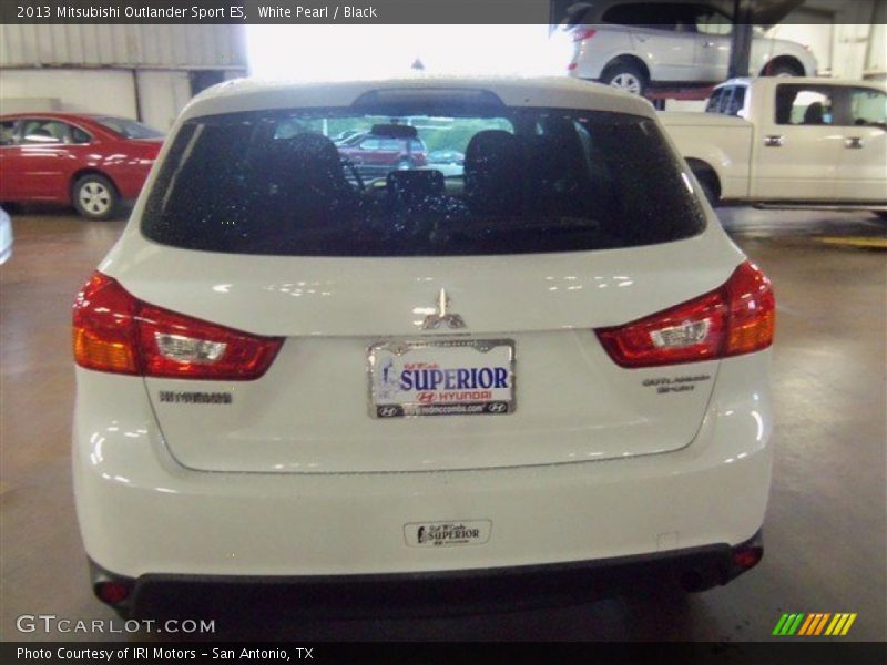 White Pearl / Black 2013 Mitsubishi Outlander Sport ES