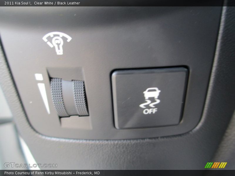 Clear White / Black Leather 2011 Kia Soul !