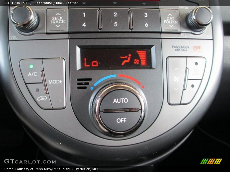 Clear White / Black Leather 2011 Kia Soul !