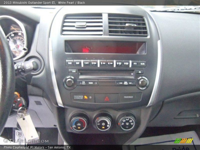 White Pearl / Black 2013 Mitsubishi Outlander Sport ES