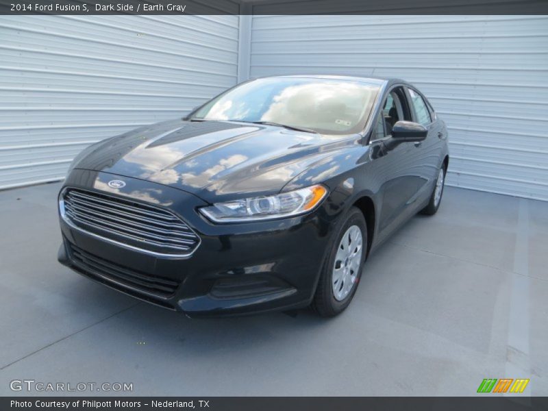 Front 3/4 View of 2014 Fusion S