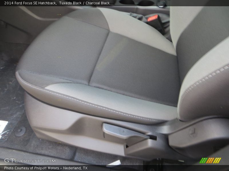Tuxedo Black / Charcoal Black 2014 Ford Focus SE Hatchback