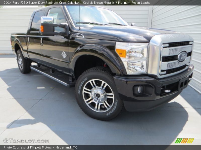 Front 3/4 View of 2014 F250 Super Duty Platinum Crew Cab 4x4