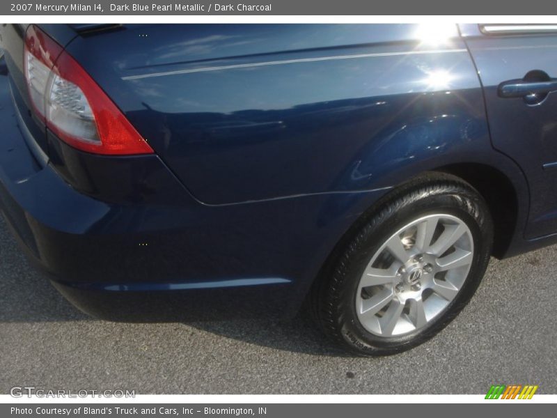 Dark Blue Pearl Metallic / Dark Charcoal 2007 Mercury Milan I4