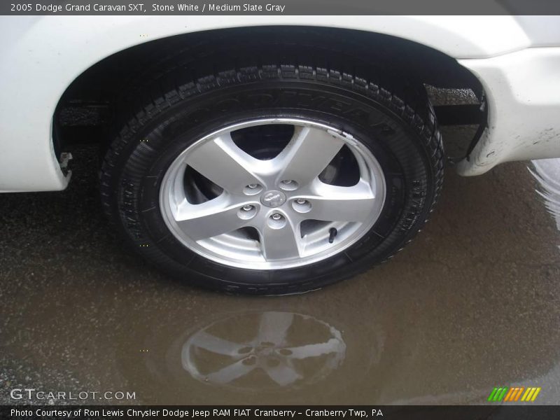 Stone White / Medium Slate Gray 2005 Dodge Grand Caravan SXT